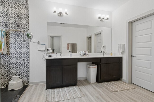 Building Photo - 28335 Halle Ray Dr