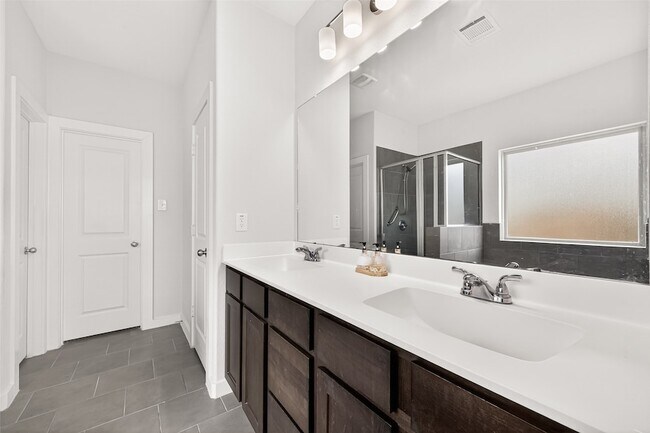 Building Photo - 6803 Alamitos Ct