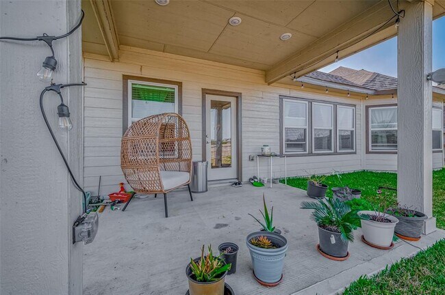 Building Photo - 21450 Petherton Dr