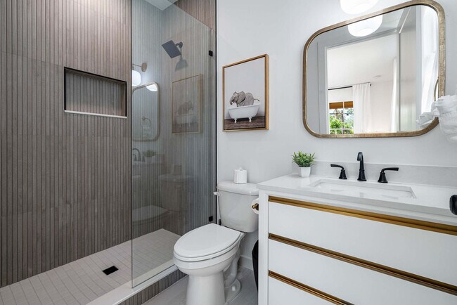 Building Photo - 28 W Castillo Dr