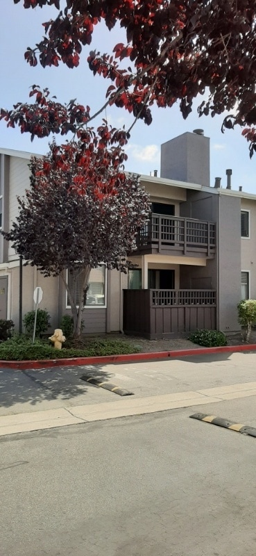 Building Photo - 427 W Laurel Dr