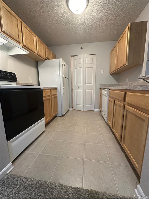 Building Photo - 12101 Pinehurst Ln