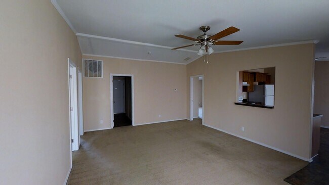 Primary Photo - 325 E Lime St
