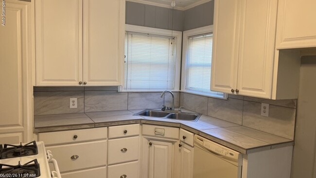 Building Photo - 4600 Calmont Ave