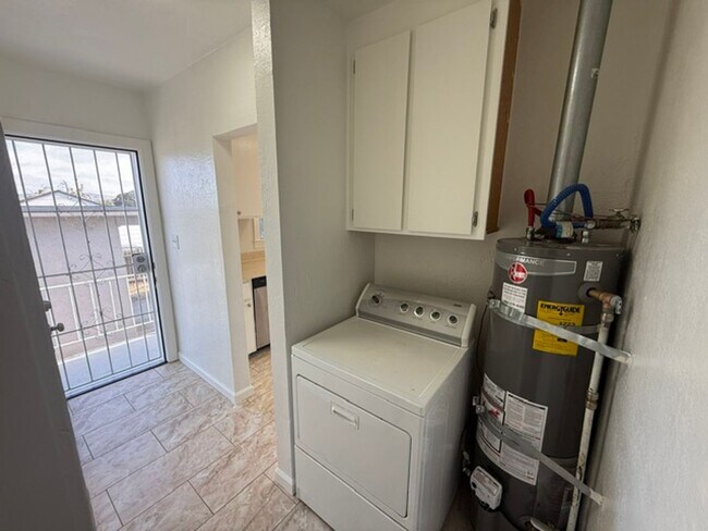 Building Photo - 143 Ladera Dr