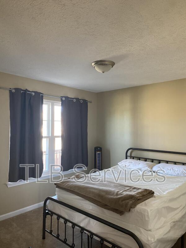 Building Photo - 211 Fall Creek Dr