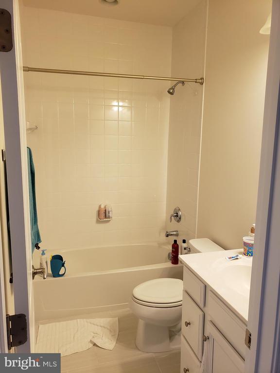 Building Photo - 2204 Shadmoor Dr