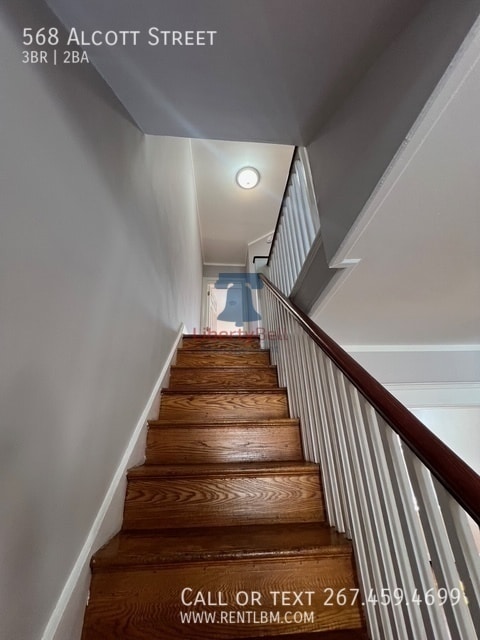 Building Photo - 568 Alcott St