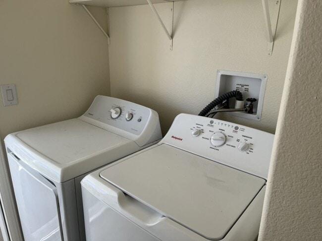 Building Photo - 5303 E Twain Ave