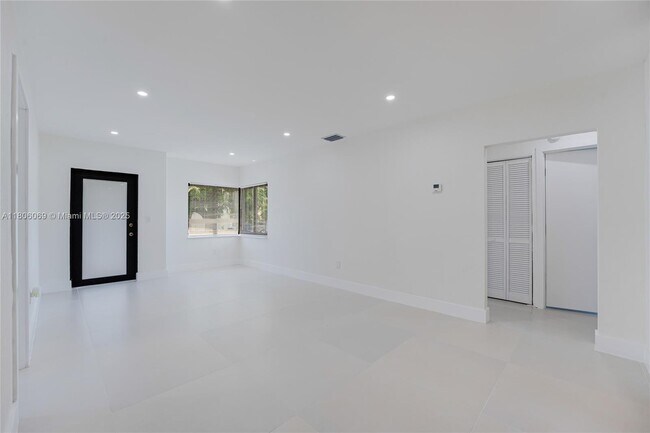 Building Photo - 4210 NW 11th Ave