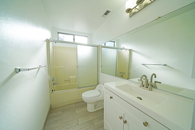 Building Photo - 27767 Crookshank Dr