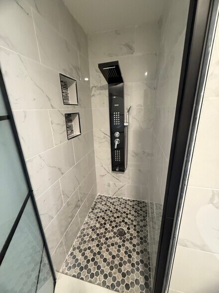 Building Photo - 7215 Holly Hill Dr