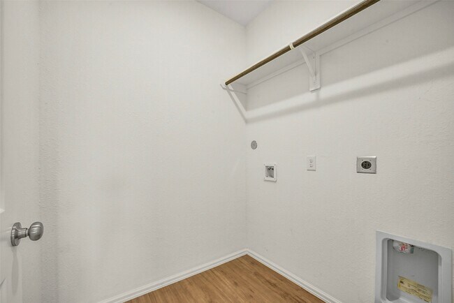 Building Photo - 3003 Halleton Ct.