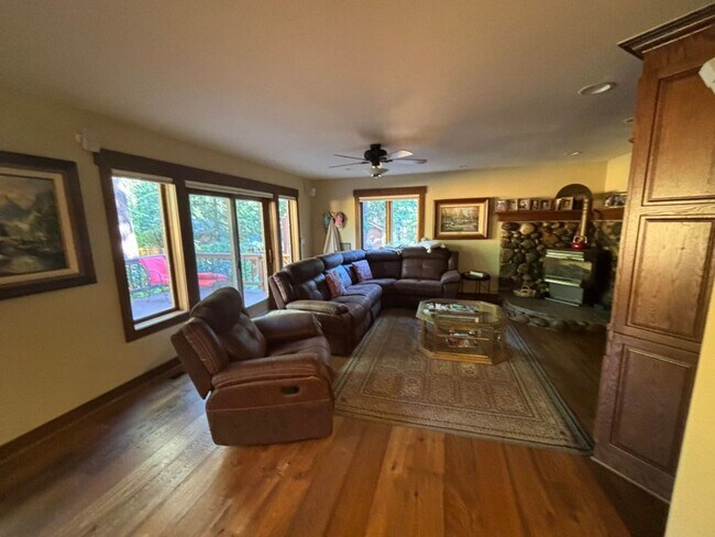 Building Photo - 973 Sand Iron Dr