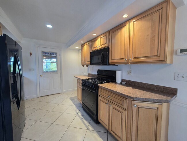 Building Photo - Beautifully Kept 2 Bedroom Home in Penn Hi...