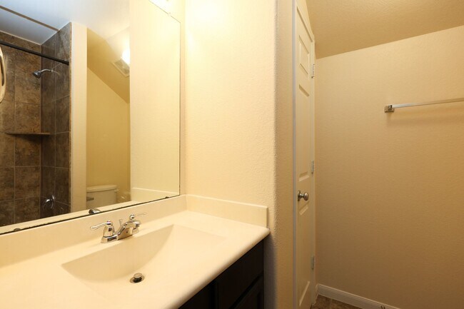 Building Photo - 4155 Falvel Cove Dr