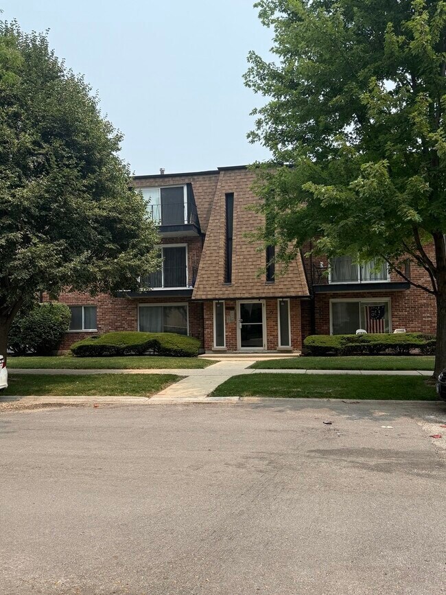 Building Photo - 10707 Keating Ave