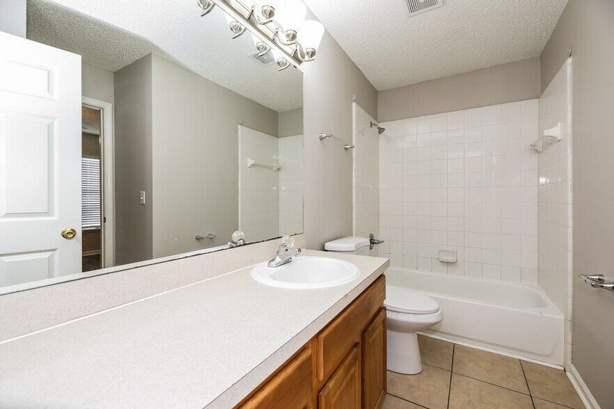 Building Photo - 201 Carolina Jasmine Ln