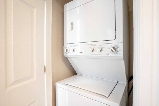 Building Photo - 2 E Lantana St