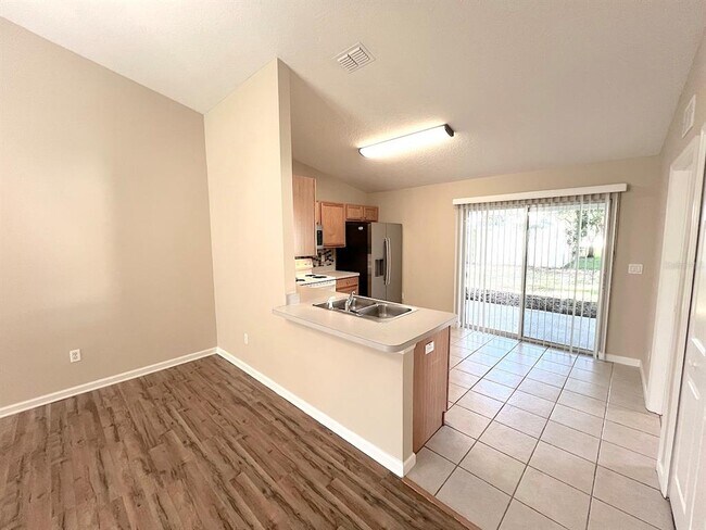 Building Photo - 41 Eton Ln