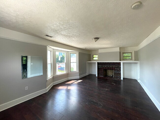 Building Photo - 3469 W 45th St