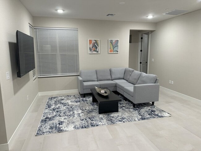 Building Photo - 2121 W Sonoran Desert Dr