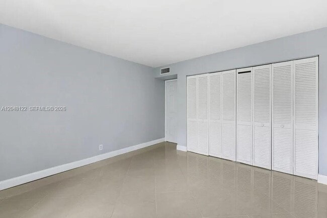 Building Photo - 1400 NE 54th St
