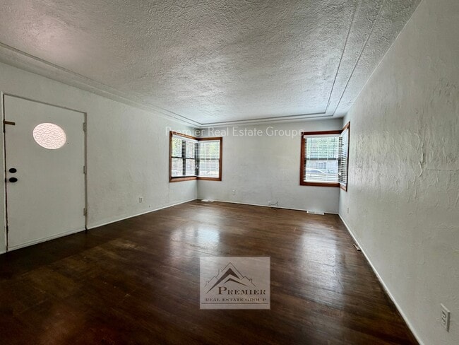 Building Photo - 17 Alsace Way