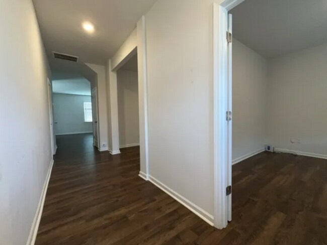 Building Photo - Beautiful Piedmont Home