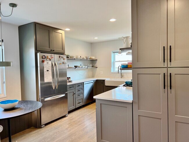 Building Photo - 940 N Oak Park Ave