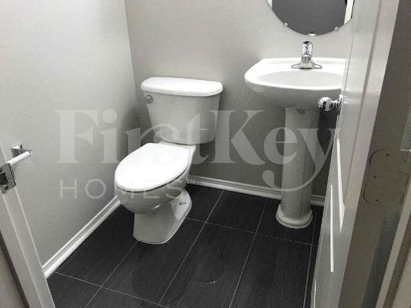 Building Photo - 10828 Avenzano St