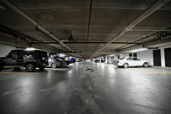 Building Photo - 1906 E Shorewood Blvd