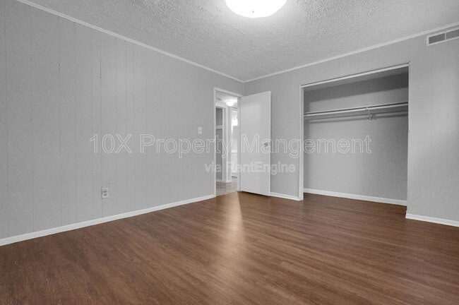 Building Photo - 2872 Howey Rd