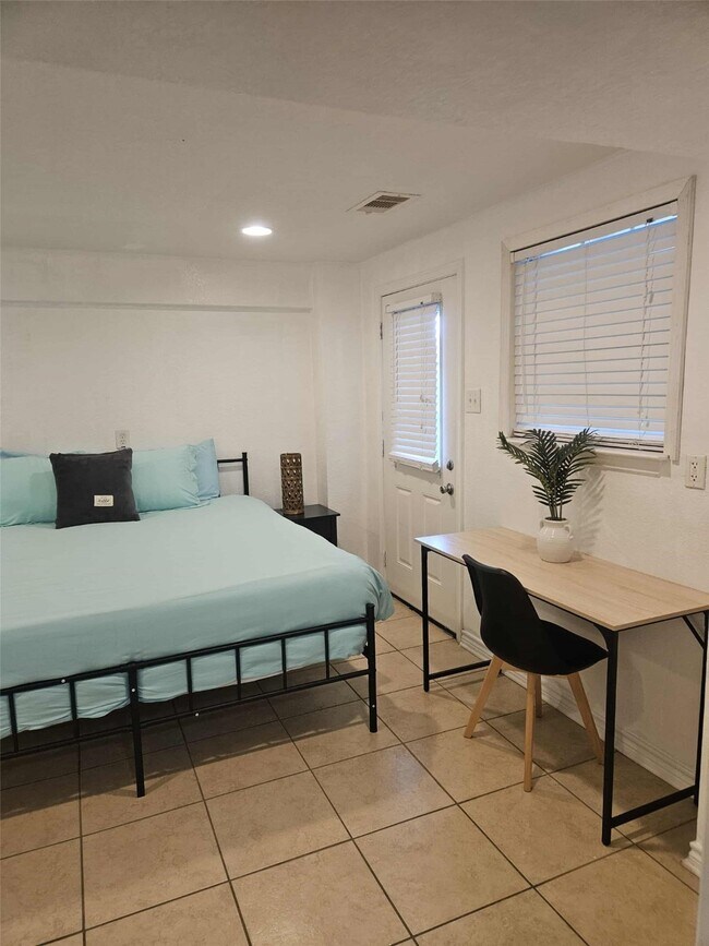 Building Photo - 812 Marlin St