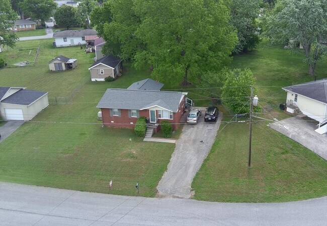 Building Photo - 204 Crest Dr