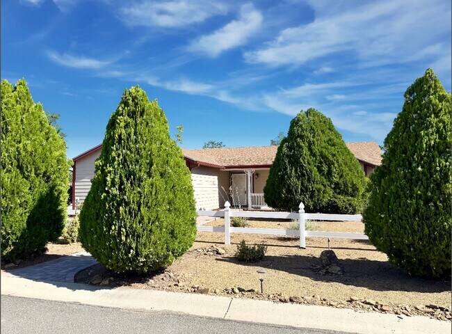 Building Photo - 821 Village Cir