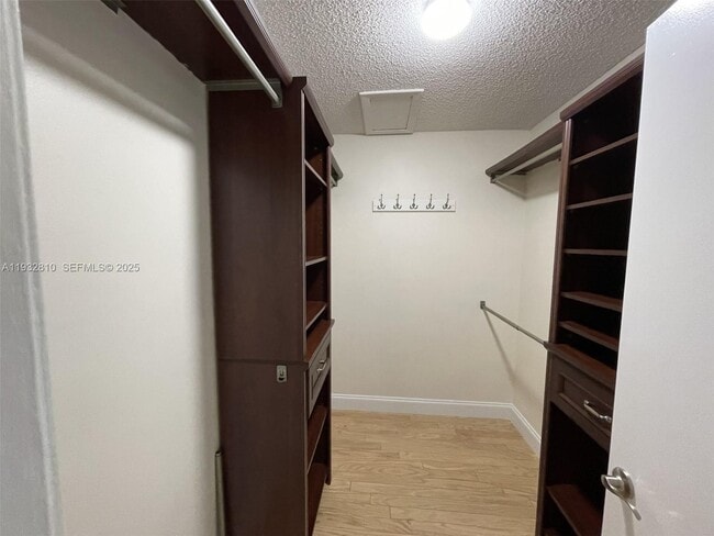 Building Photo - 16606 Greens Edge Cir