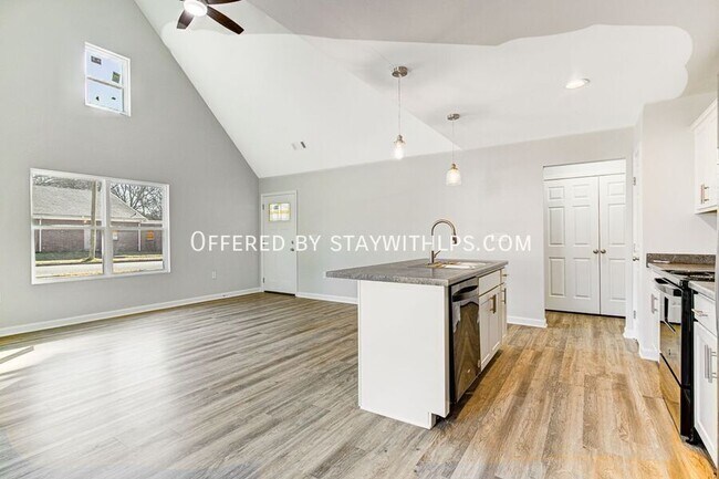 Building Photo - 2927 Beechmont St