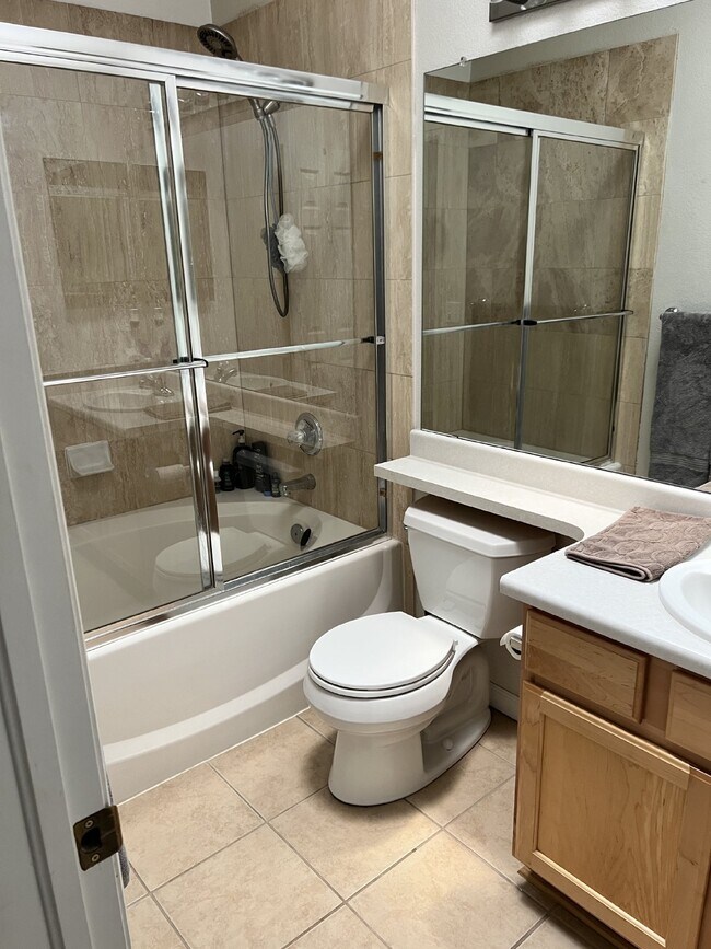 Building Photo - Available March!  Beautiful Condo in Steeplechase!