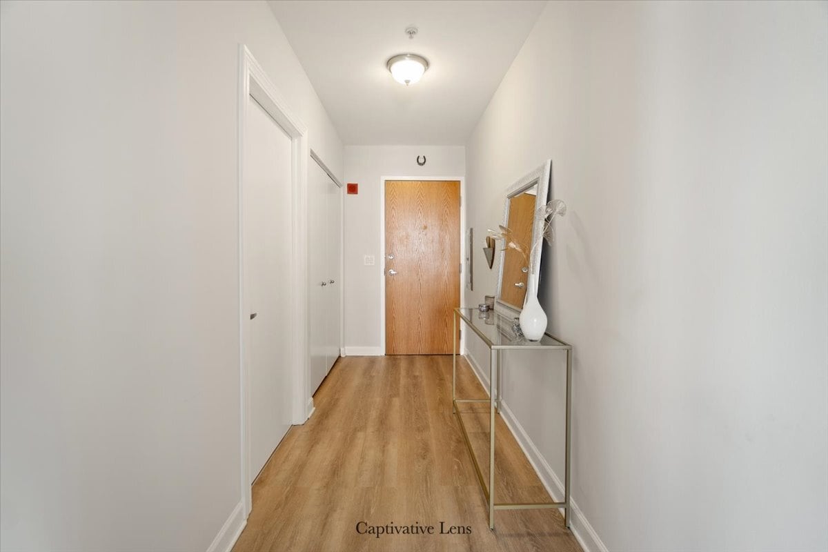 Building Photo - 451 W Huron St