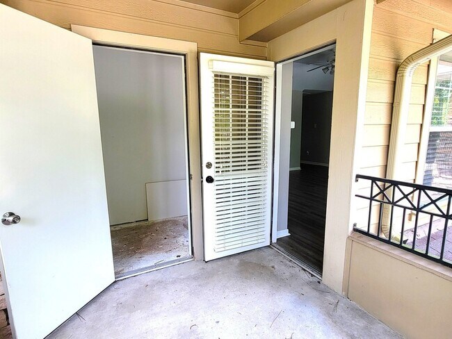 Building Photo - 77 Woodlily Pl