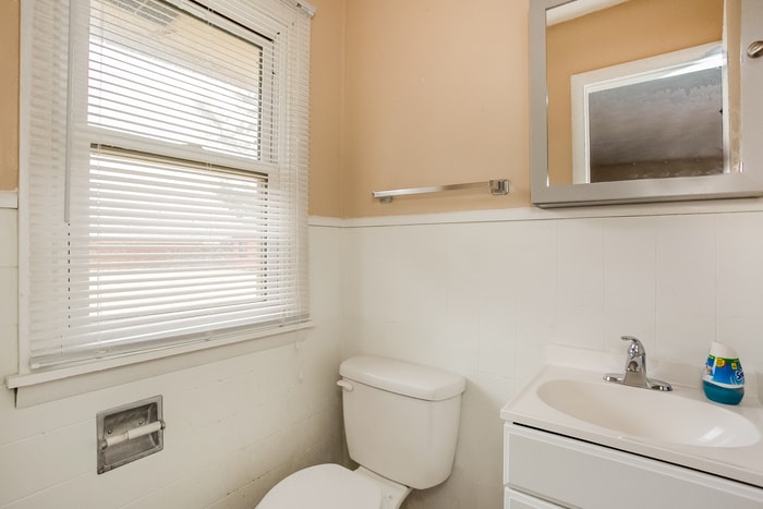 Building Photo - 709 Ernie Lu Ave