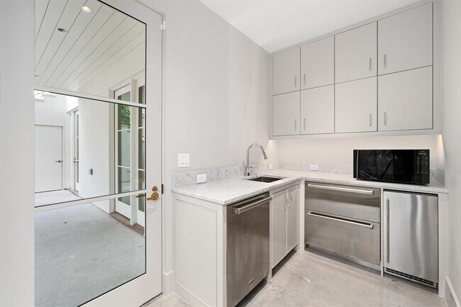 Building Photo - 4500 River Wood Ct
