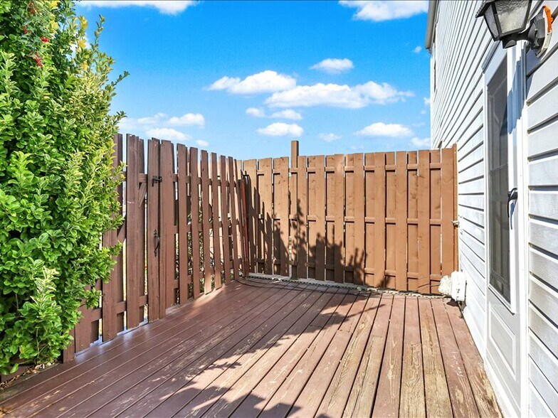 Building Photo - 809 Old Silver Spring Rd