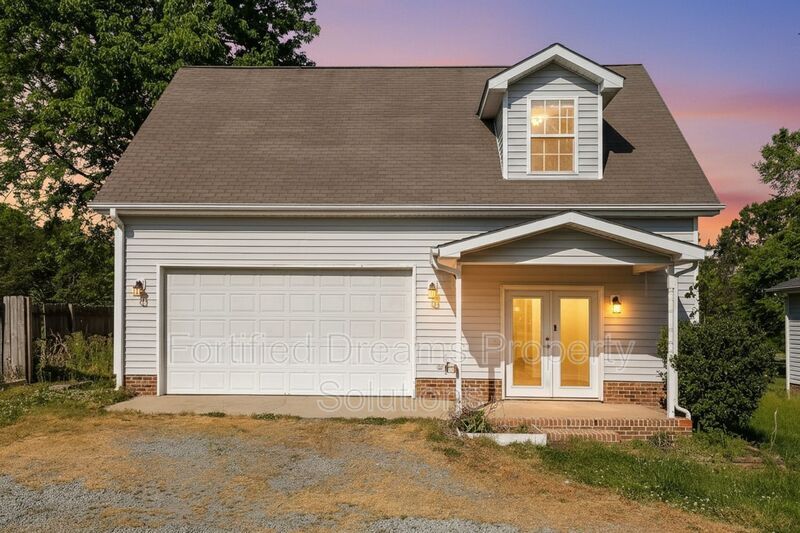 Building Photo - 4330 Alamance Rd