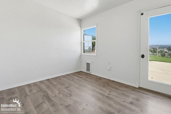 Building Photo - Enchanting 3Bdm 2Ba Home with Scenic Views in San Diego!