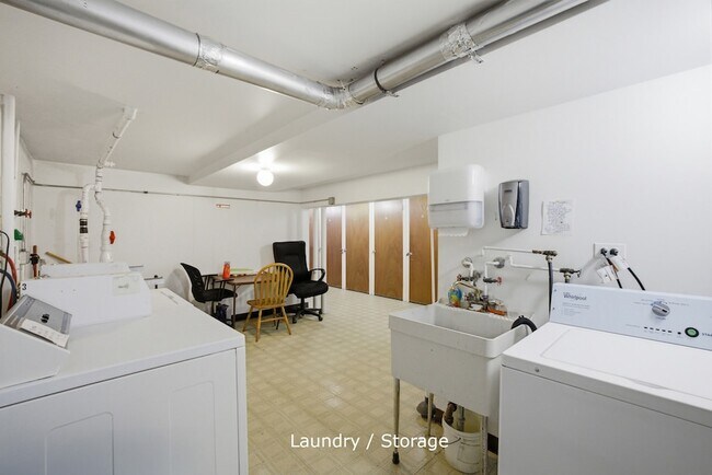 Building Photo - 6555 W Belmont Ave