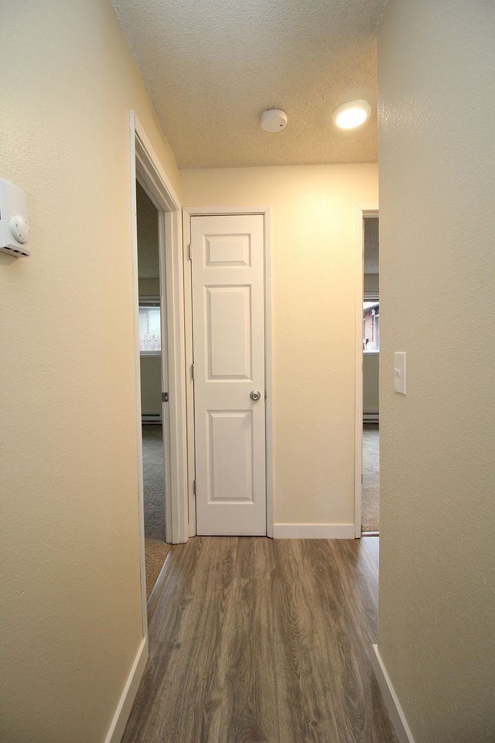 Building Photo - 8924-8934 SE Ellis St