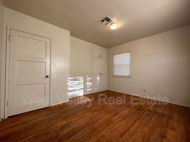 Building Photo - 116 Franklin Ave