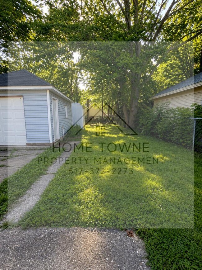 Building Photo - 424 N Clemens Ave
